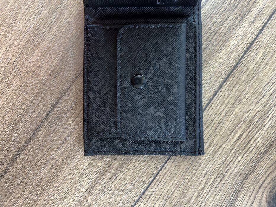 Gucci wallet with red strip