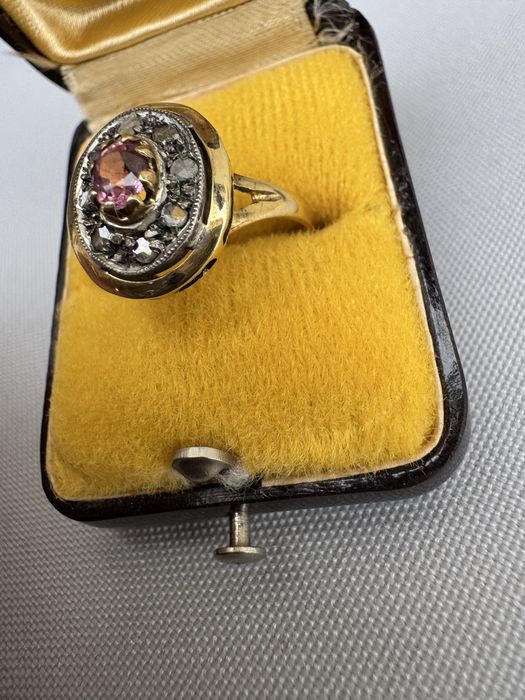 Inel aur, rubin si diamante montate in argint