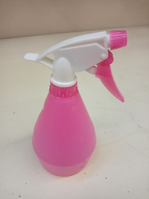 Sticlă cu pulverizator