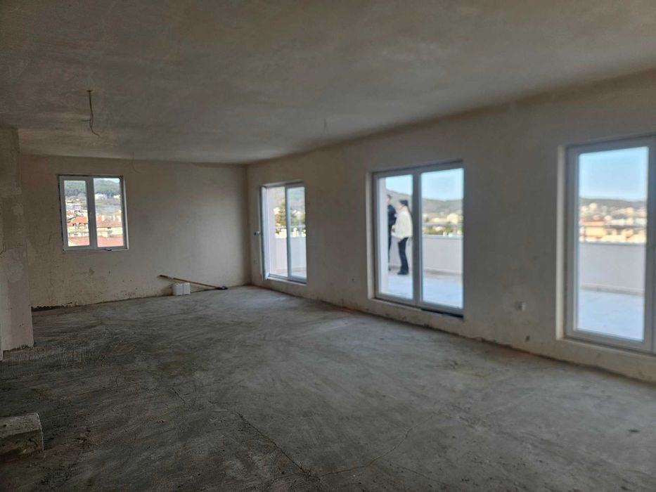 Прекрасен мезонет с А 16 в центъра на кв. Виница с две паркоместа