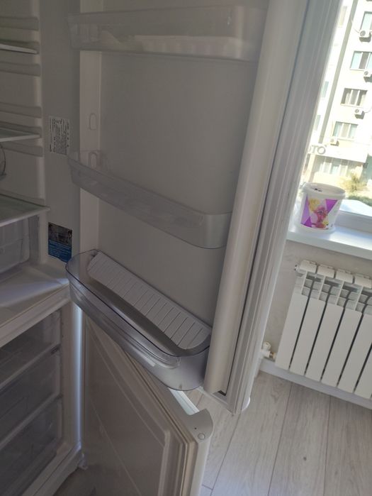 Продам холодильник Indesit