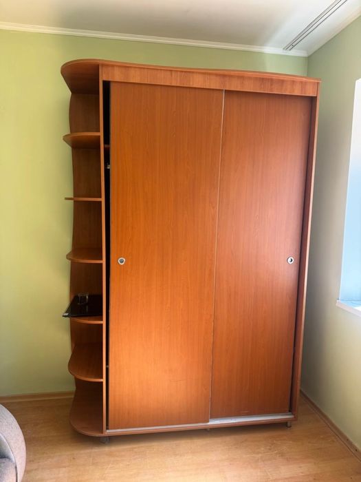 Продается мебель, шкафы и стол