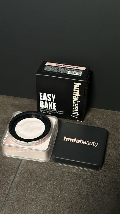 Huda Beauty Easy Bake Cherry Blossom Cake 20g nouă, nefolosită