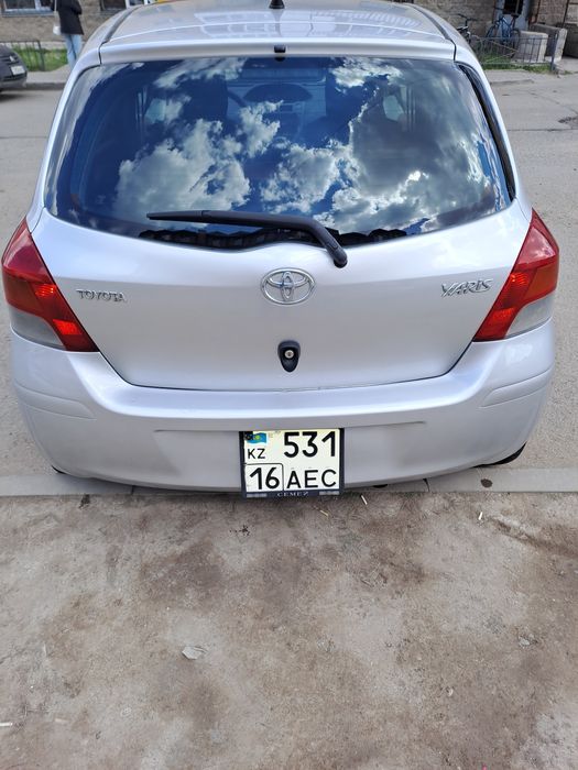 Продам Тойота Ярис хэтчбэк