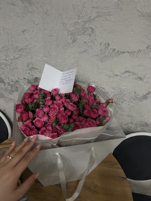 Цветы кустовые розы свежие