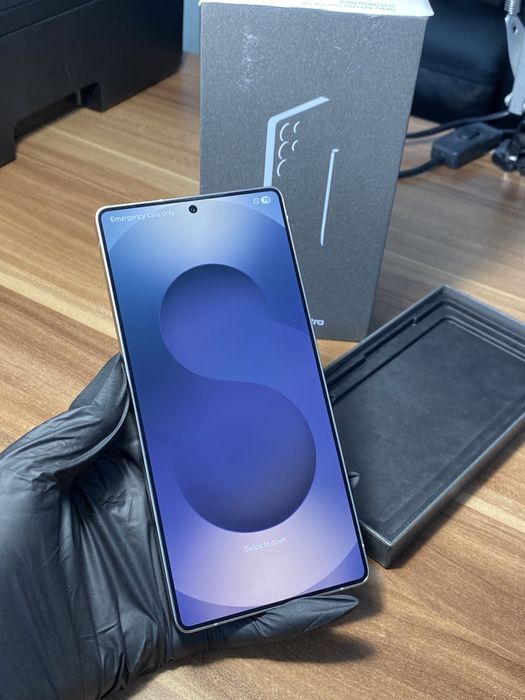 Samsung Galaxy s25 ultra • 256 GB • Titanium Black