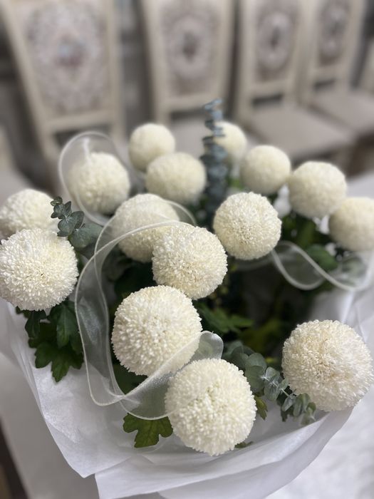 Красивый букет в кашпо Момоко, долгостоящий букет