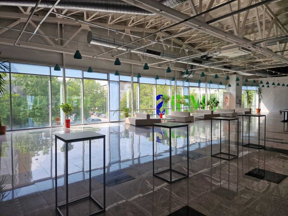 Spațiu de Închiriat pentru Sediu Companie & Showroom | Bacău zonă centrală | Parcare privată