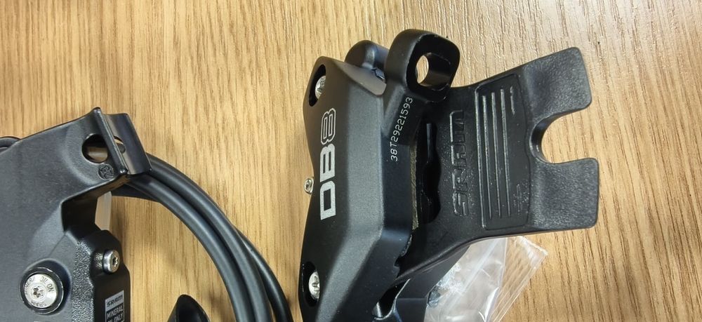 Нови комплект Хидравлични спирачки Sram DB8 - четирибутални (с минерално масло)