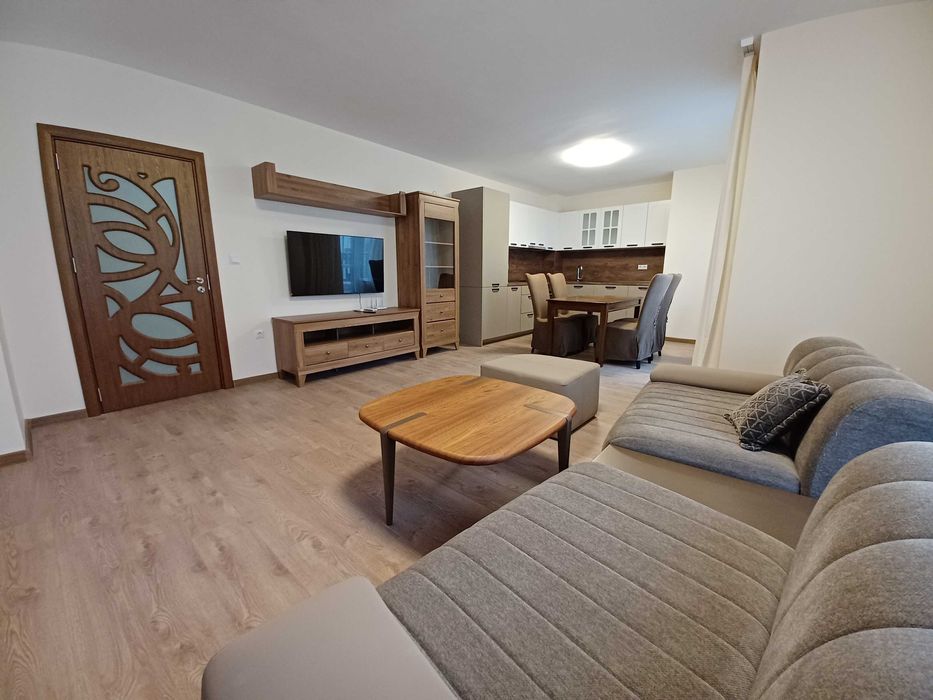 Дава се под наем Тристаен апартамент в Варна, Център - 90 кв.м за 850 € - Снимка #2