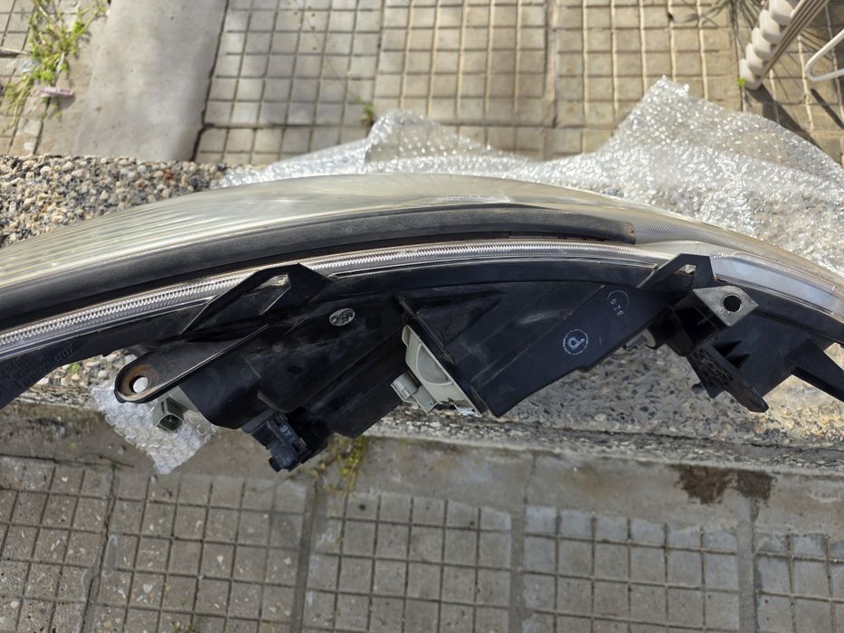 Ляв фар Mitsubishi grandis.