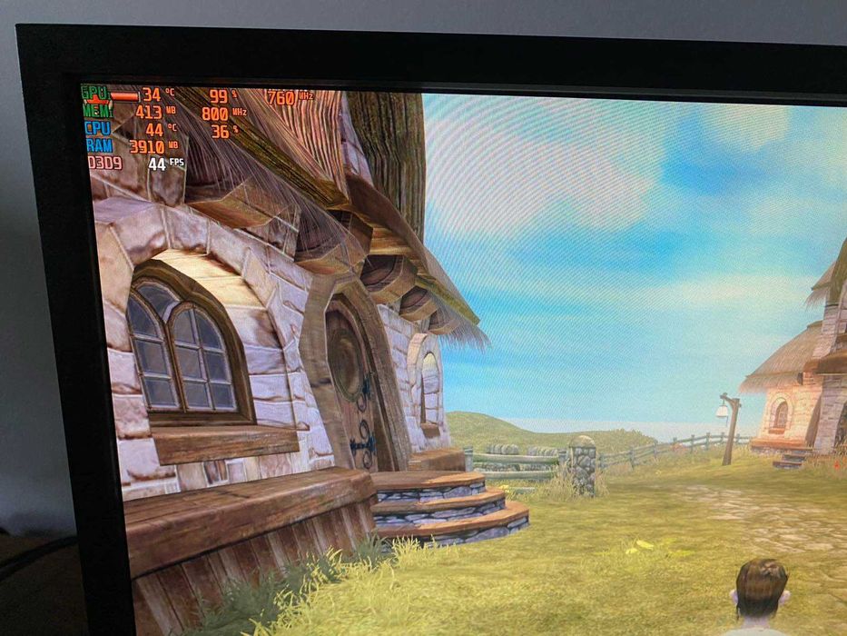 Компактен компютър за лек гейминг