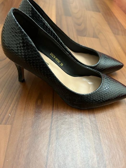 Туфли чёрные с каблуком