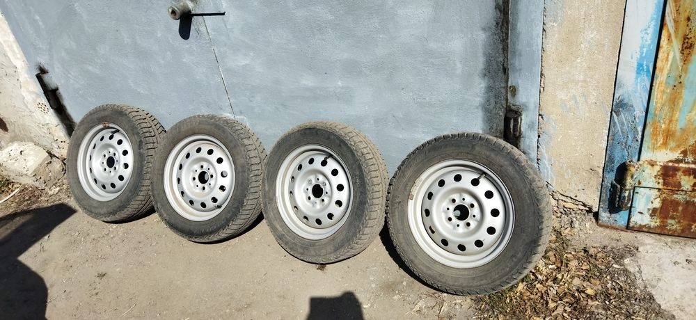 Продам резину с дисками на ВАЗ.
