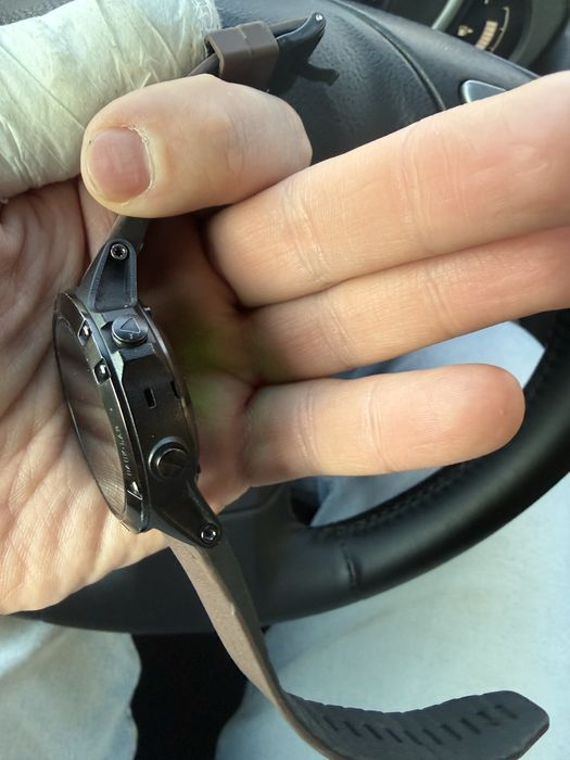 Продам часы garmin 5