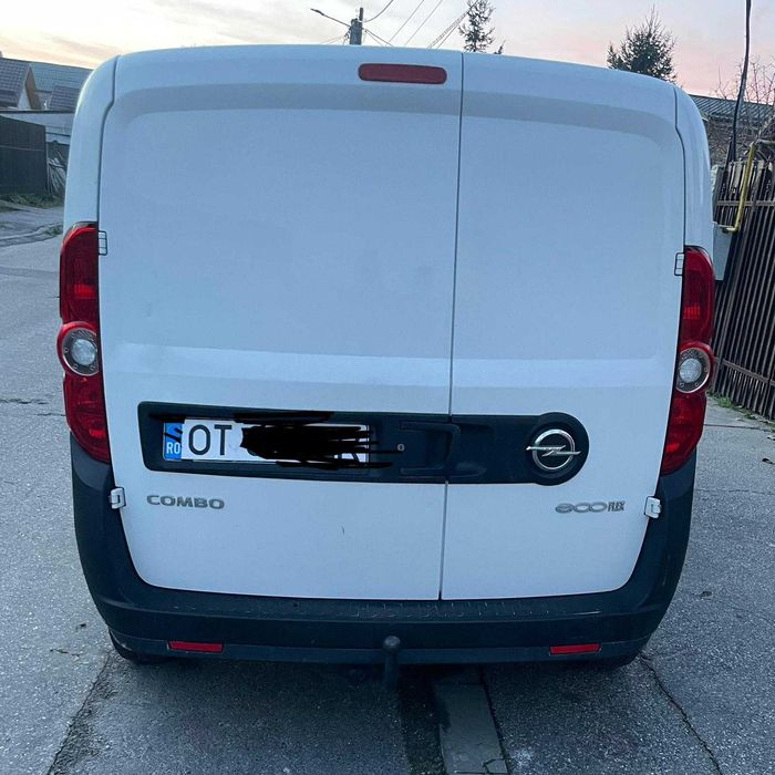 autoutilitara Opel Combo