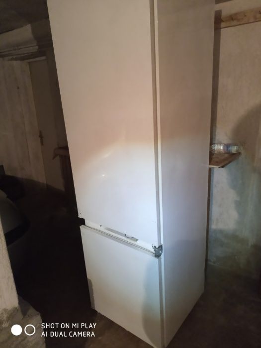 предлагам на части хладилник за вграждане Аристон Хотпойнт BCS 333 A