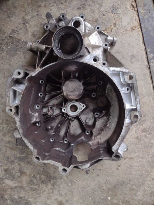 Продавам преден капак от скоростна  кутия 02Т, 0AF, MQ200, HBM код.