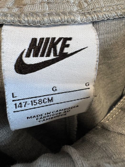 Детски долнища Nike Tech Fleece.