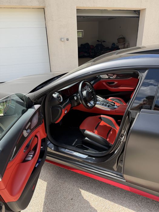 Mercedes-AMG GT 43 4MATIC+ | 2022 | Configurație premium | Gri Grafit / Piele Roșie