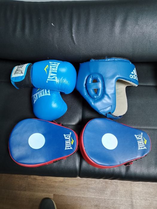 Продам боксиорски перчатки