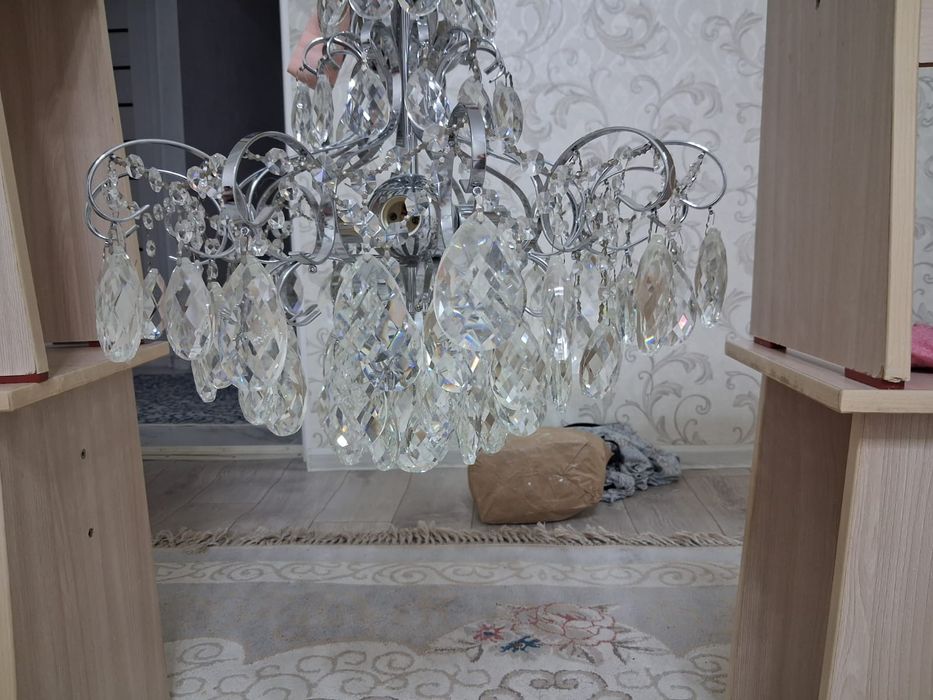 Люстра в хорошем состоянии