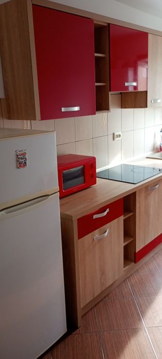Proprietar închiriez apartament cu 3 camere.