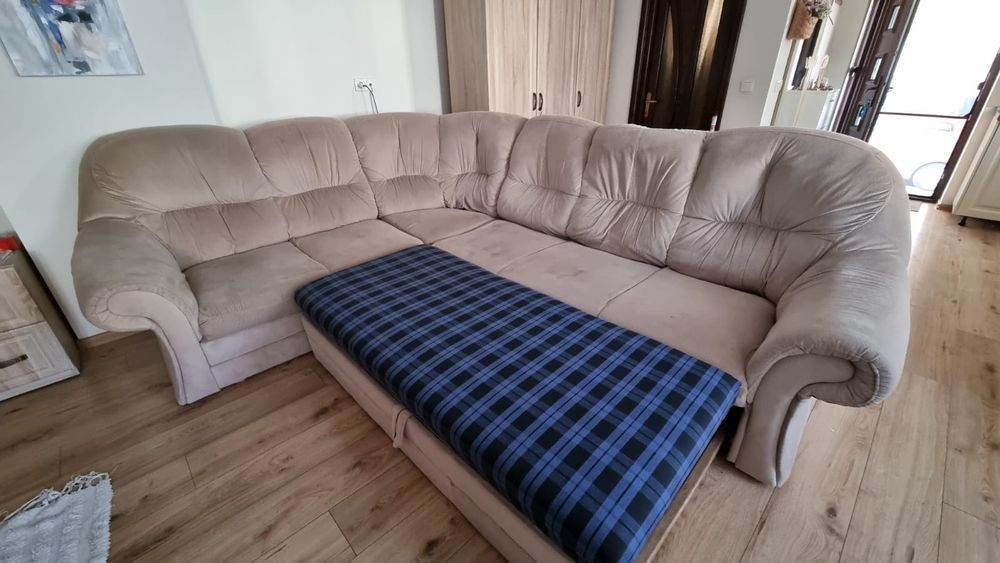 Canapea extensibila din catifea