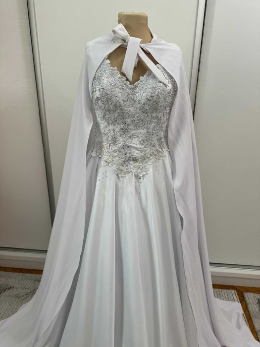 Rochie de mireasa cu pelerina