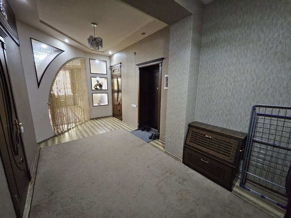 Сдаётся люкс квартира в центре города ул .Мирзо  Улугбек