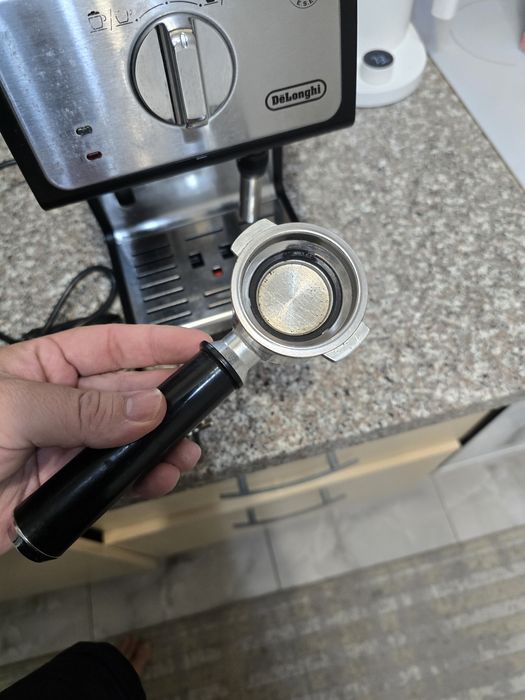 Продам  кофемашину De'Longhi