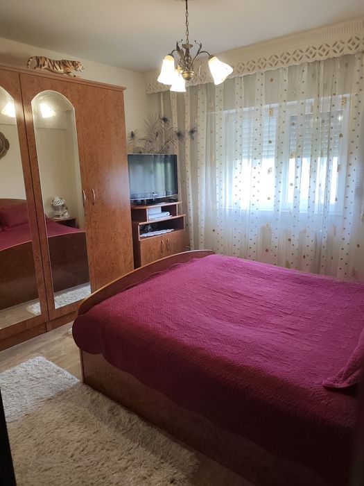 Apartament cu 2 camere decomandat, situat în Micro 16, într-o zonă liniștită.