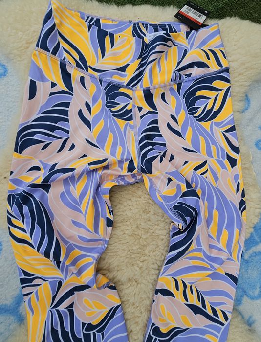 Nike оригинален дамски клин Л размер нов