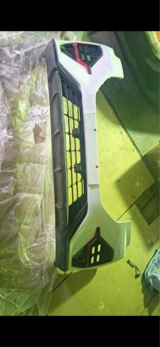 Автозапчасти (бамперы,фары)