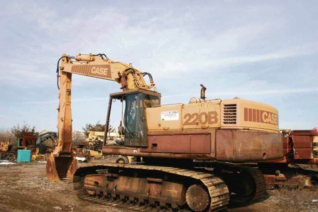 Dezmembrez excavator pe șenile Case CX220B,CX210B, CX240B, CX225–piese