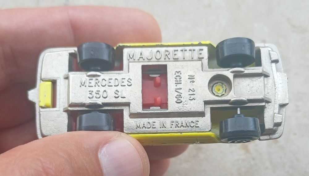 Това е винтидж модел на Majorette Mercedes 350 SL, произведен във Франция. 
Модел: Mercedes-Benz 350 SL (R107).

Производител: Majorette.

Мащаб: 1/60