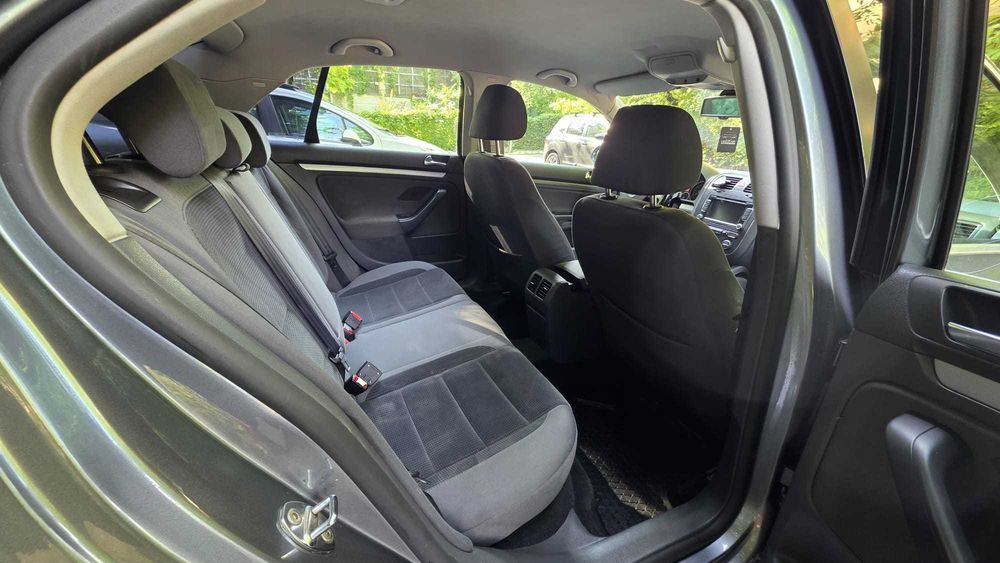 Vând Volkswagen Jetta,