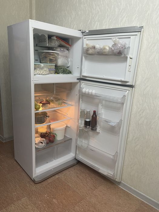 Продаеться холодильник