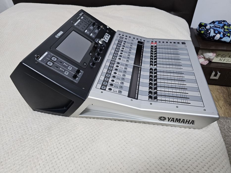 Yamaha Tf1 mixer digital