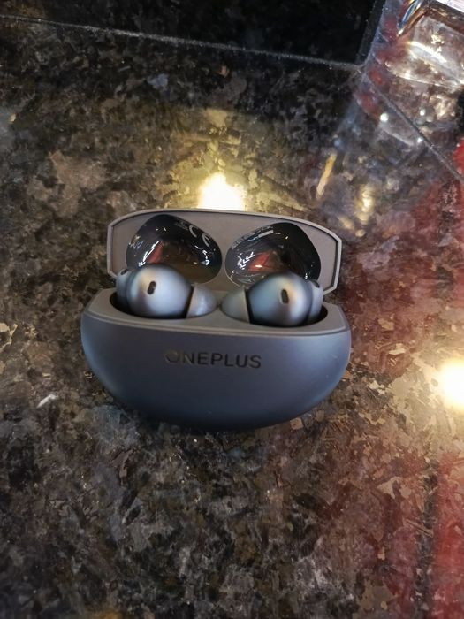 OnePlus bud's 4 orginal naushnik.