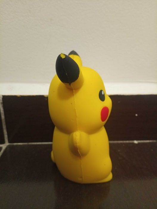 Squishi Pikachu galben