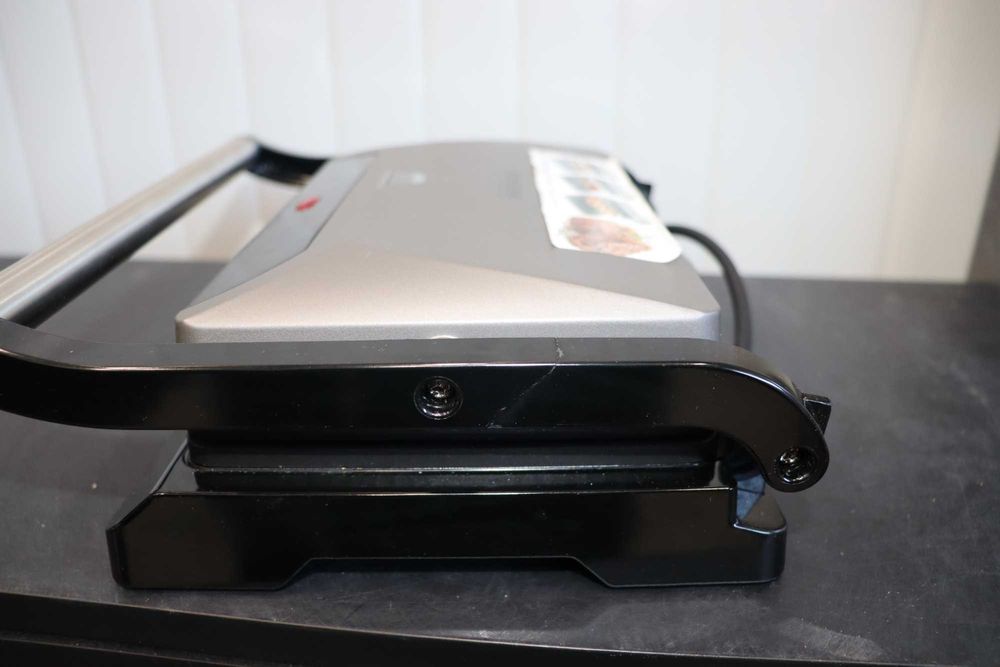 Компактен мултигрил SEVERIN KG 2394 с транспортен дефект