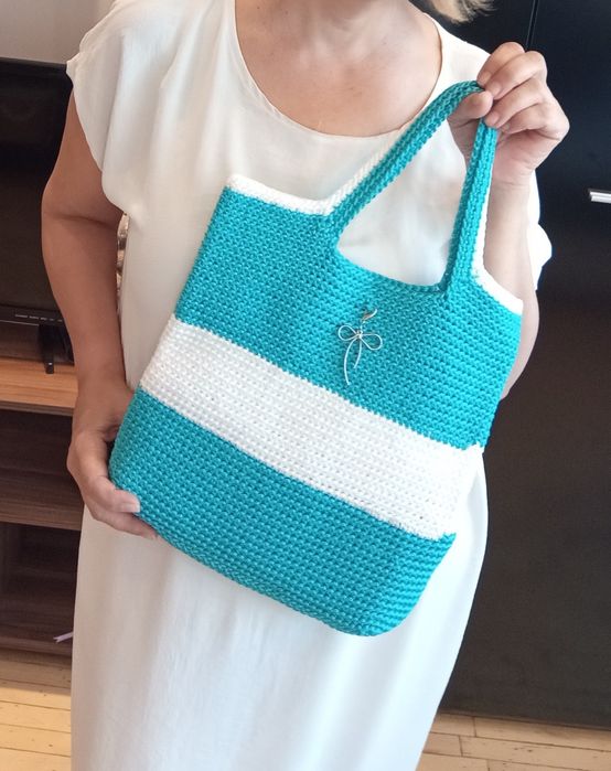 Лятна чанта, ръчно изплетена.