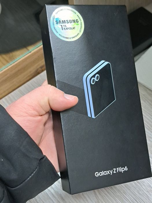 Samsung Z Flip6 xotirasi 12/512GB