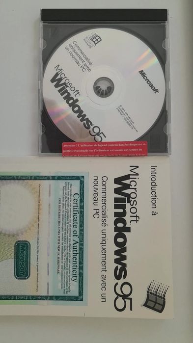 CD Windows 95 cu licență  și certificat autenticitate - versiune franceză