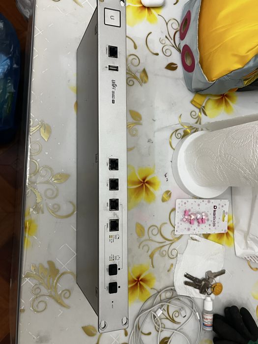 Маршрутизатор Ubiquiti UniFi Security Gateway Pro N