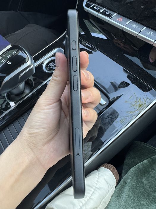 IPhone 16 черного цвета