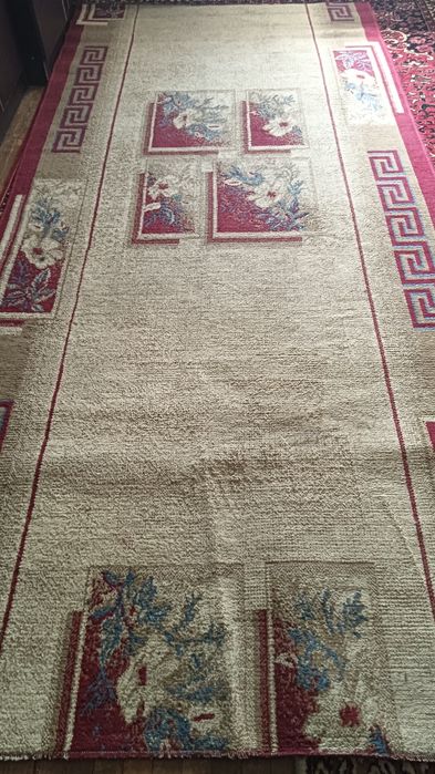 Продам шерстяной ковер  размером длина 320 ширина 150 см.