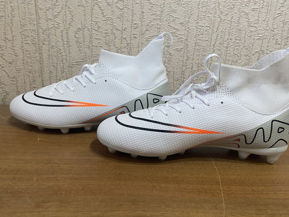 Футбольные бутсы