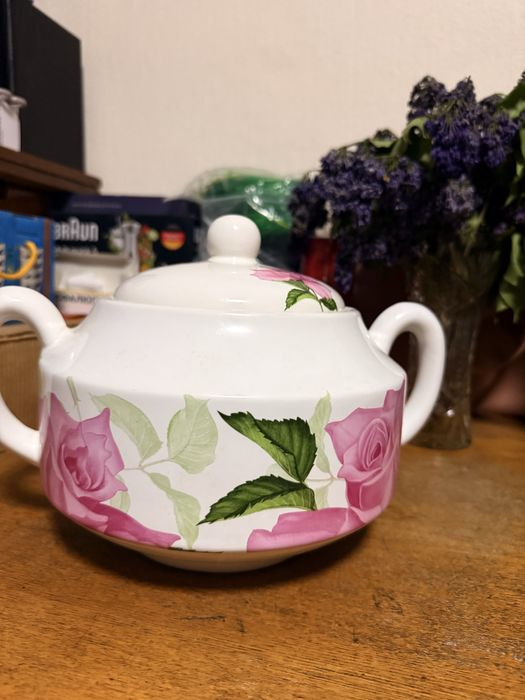 Продам супницу 2 литра